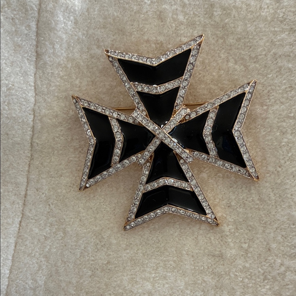 Landau black Maltese Cross Brooch Pin